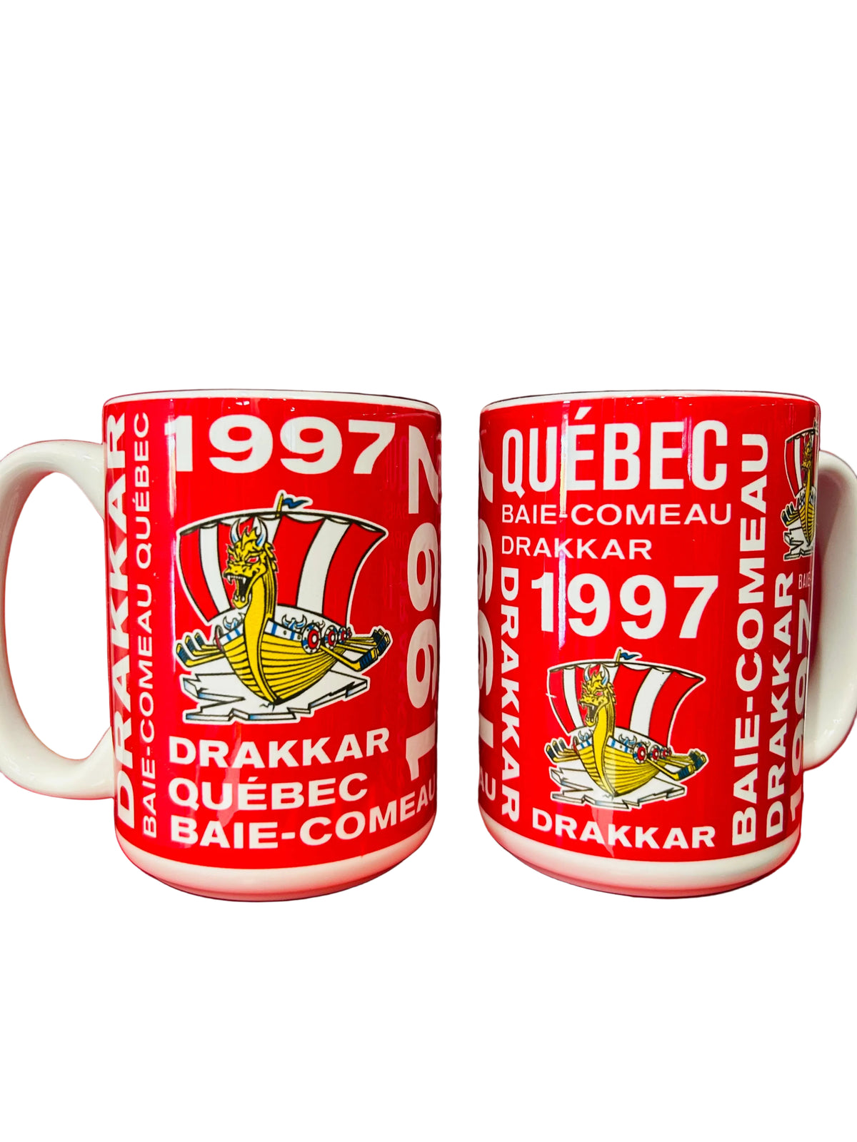 Tasse blanche et rouge