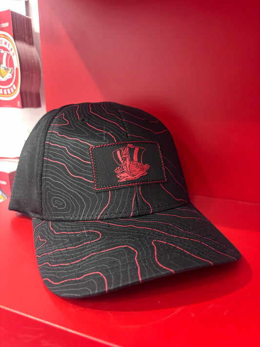 Casquette noire lignée rouge