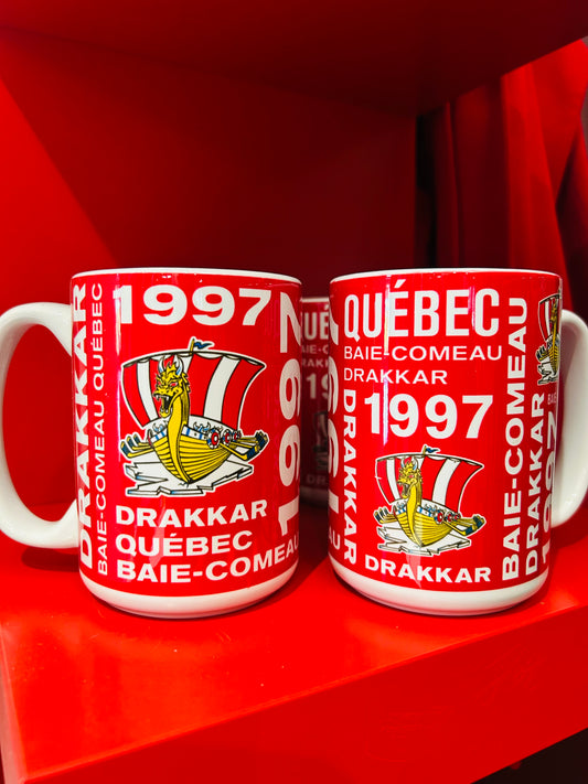 Tasse blanche et rouge